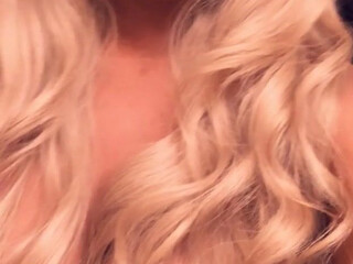 mochameanass onlyfans Busty chick jerks off her phallus