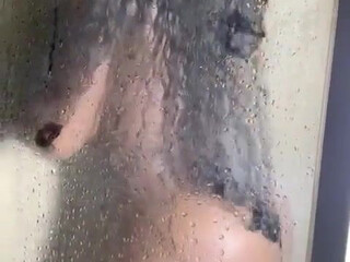 mochameanass onlyfans Yummy babe poses in french chat