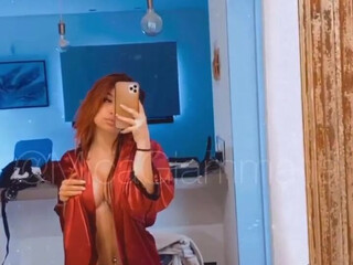 Mia Giamaria onlyfans Naughty bitch jerks her pussy with a phallus