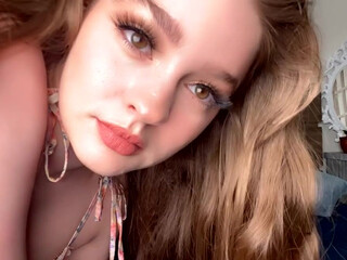 MaryMoody onlyfans Juicy slut gently masturbates cunt