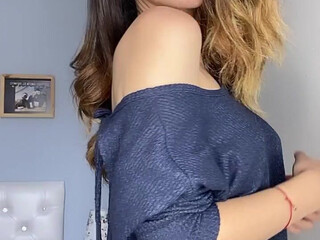 Lucy Goyette aka LucyIsLoud onlyfans girl from naked chat