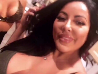 Kiara Mia onlyfans Cute Curvy Jerking Shaved Cunt