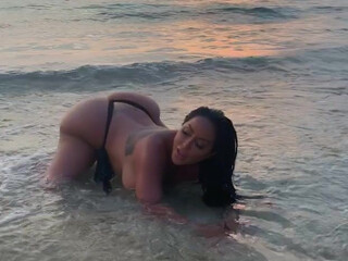 Kiara Mia onlyfans Adult confused cool pussy pulls