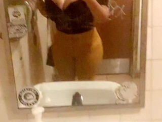 jadeykinz onlyfans  bragging on sweet ass