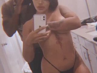 islandgalchanel onlyfans Slutty bitch masturbates cunt