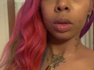 iambarbiechann onlyfans Luxurious harlot masturbates cunt