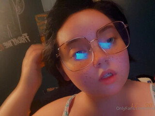 christinethequeenn onlyfans Wonderful bitch masturbates in the car