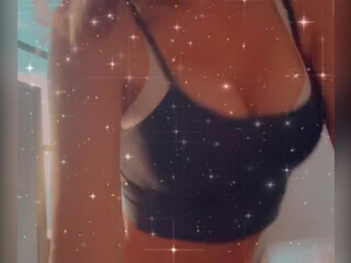 Emmy Elliott aka Emmy Corinne onlyfans Dizzy seducing with cool ass