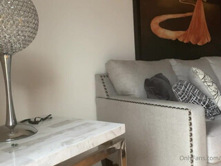 Duchess Dior aka dazedoverduchess onlyfans Dark haired bitch gently pulls pussy