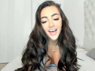 iamjoyxs chaturbate Skinny girl posing nude