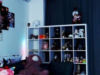 madnessalise chaturbate Busty charm exposes big ass