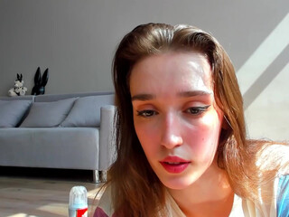 _meganmeow_ Sexy doll squeezes shaved holes