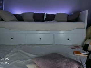 roxy_blue_eyed_ chaturbate Cool chick plays prankster