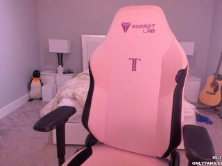 clara_chan chaturbate - shakes while husband is not at home