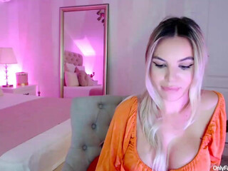 maya_di chaturbate Luxury mare dancing striptease