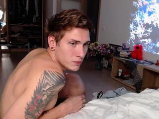 hercules__ chaturbate The insistent bitch licks a rubber penis