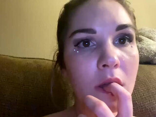 karlie010609 chaturbate Juicy slut masturbates pussy