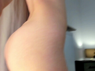 _sexi_lexi chaturbate Hot bitch caresses shaved cunt