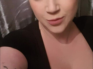 Harmony Reigns onlyfans Cute model strips boobs