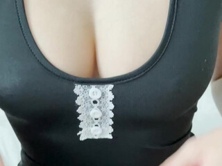 threexpiggy onlyfans Pretty woman and her breasts