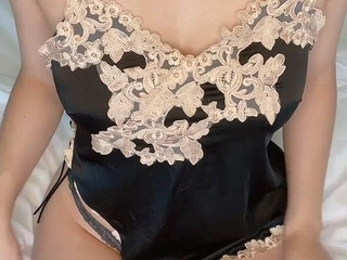 threexpiggy onlyfans  masturbating and playing with her pussy