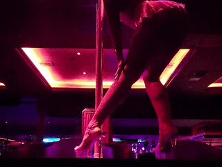 Callmequeen_nyc onlyfans Mature babe fucks her cunt