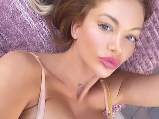 Nicolette Shea aka nicolettesheasquad onlyfans Black-haired beauty communicates in fries