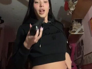 MimiGtff aka mellamanmimii aka mimi_gtf2 onlyfans Naughty chick caresses vagina with fingers