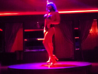 Callmequeen_nyc onlyfans Busty woman chatting in free chat