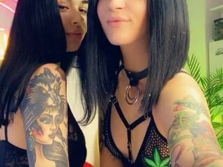 Anna Batman aka annabatman onlyfans Blissful doll chatting in fries