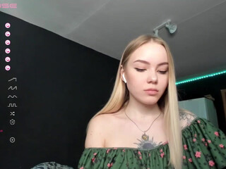 ur_sweet_lily chaturbate The stubborn babe pulls juicy holes