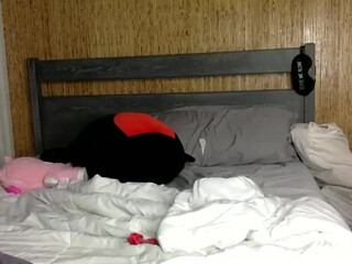 rapidflower chaturbate  red pampushechka jerks off