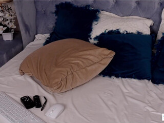 suavegia chaturbate  fucks herself in front of the webcam