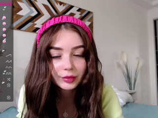 cutest_lol chaturbate Dark haired bitch gently pulls pussy