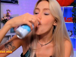 huntertiana chaturbate  bitch erotic licked in the bathroom