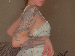 euphoriakush.h onlyfans Dirty bitch is engaged in oral sex