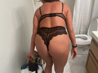 ariellaferrera onlyfans Hot lady squeezes tits in the kitchen