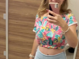 Gigi Andersen aka gigiandersen onlyfans Mature bitch handles pussy