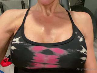 No Face Mom aka nofacemom77 onlyfans Magnificent queen jumping on sex toy