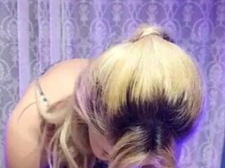 queensiyeon onlyfans Sexy girlfriends jerking their pussies outdoors