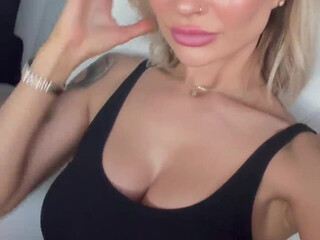 LaynaBoo aka Layna Boo aka laynaaboo onlyfans Busty blonde masturbating shaved vagina