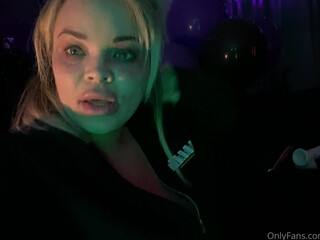 trishyland onlyfans Fun with a toy