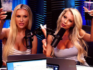 Coffee and Cleavage aka coffeeandcleavage onlyfans Naughty babe posing in lingerie