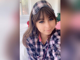 rileyreidx3 onlyfans Mature Shlendra fucks her cunt with a sex toy