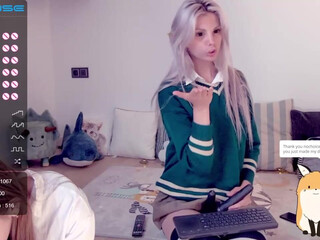 careful_i_bite chaturbate Crazy kralia dabbles with sex machine