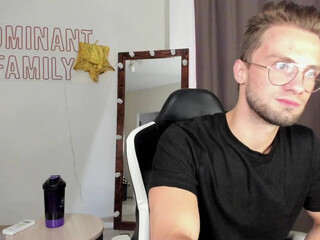 dominant_family chaturbate Adorable chick engages in double penetration