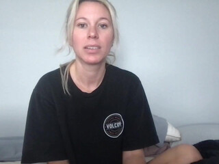 texas_blonde chaturbate Mature babe fucks her cunt