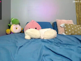 syndica chaturbate Lustful babe pulls on the couch