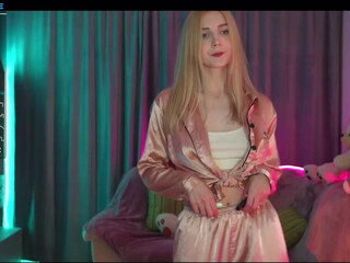 oh_honey_ chaturbate Pretty woman in a shirt without panties