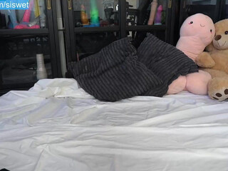 Siswet19 chaturbate Slim confused gently squeezes vagina